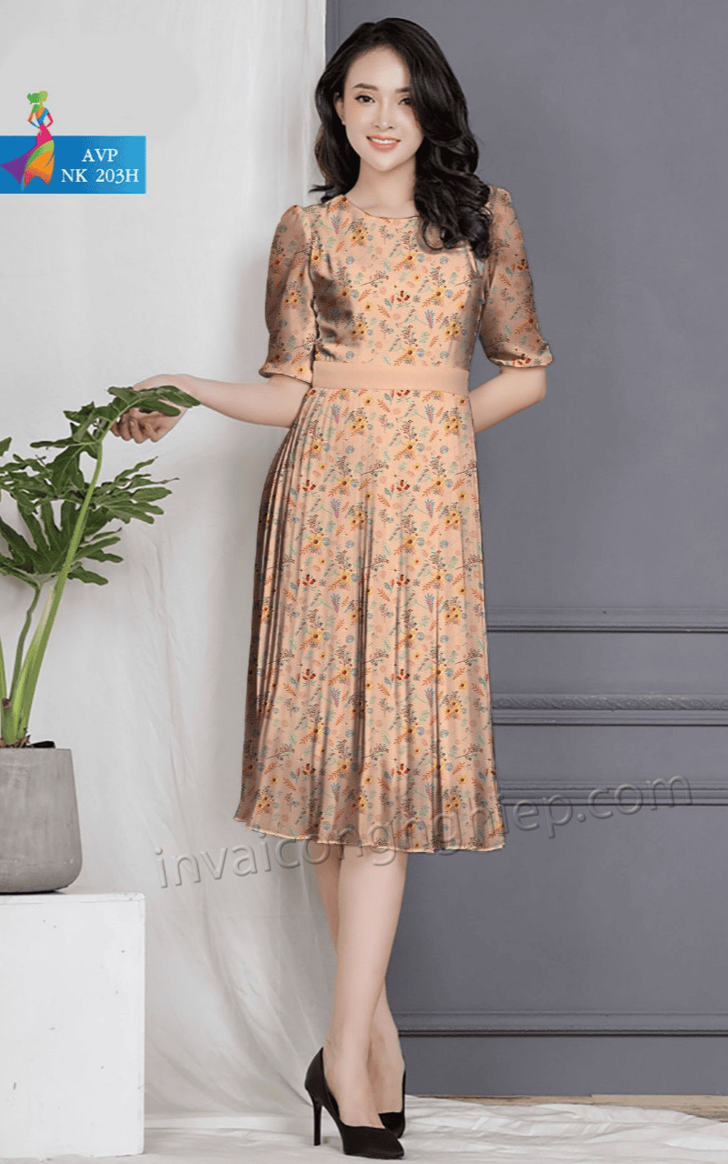 in áo đầm cổ v hoa nhí